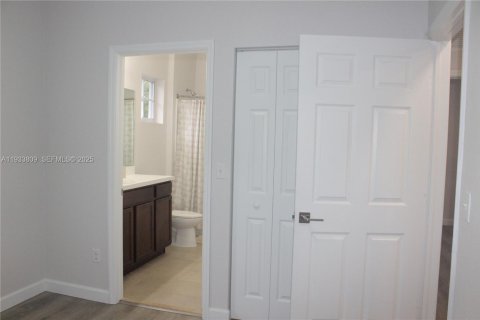 Adosado en alquiler en Lauderdale Lakes, Florida, 3 dormitorios, 136.57 m2 № 1992114 - foto 22