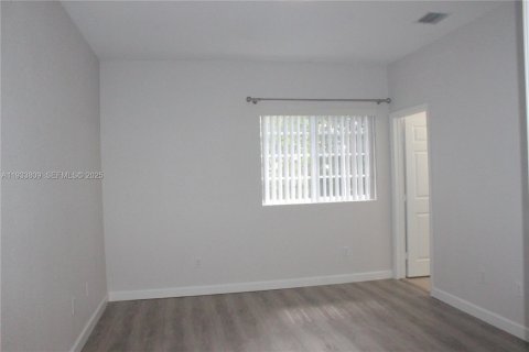 Adosado en alquiler en Lauderdale Lakes, Florida, 3 dormitorios, 136.57 m2 № 1992114 - foto 7