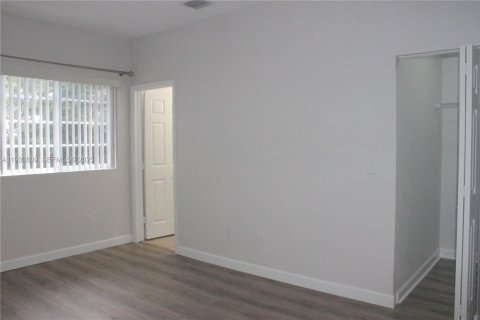 Adosado en alquiler en Lauderdale Lakes, Florida, 3 dormitorios, 136.57 m2 № 1992114 - foto 8