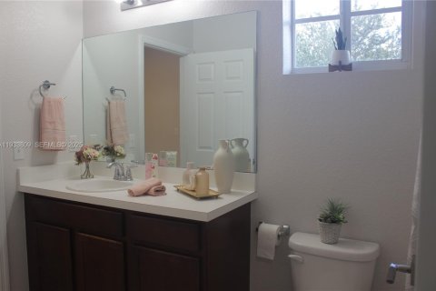Adosado en alquiler en Lauderdale Lakes, Florida, 3 dormitorios, 136.57 m2 № 1992114 - foto 25