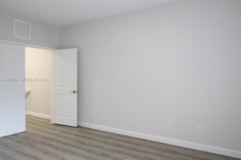 Adosado en alquiler en Lauderdale Lakes, Florida, 3 dormitorios, 136.57 m2 № 1992114 - foto 9