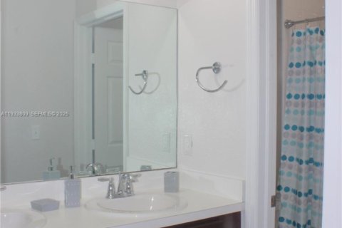 Adosado en alquiler en Lauderdale Lakes, Florida, 3 dormitorios, 136.57 m2 № 1992114 - foto 13