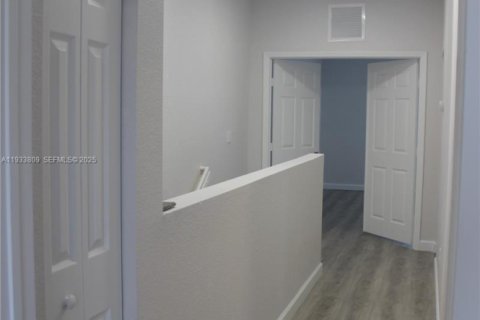 Adosado en alquiler en Lauderdale Lakes, Florida, 3 dormitorios, 136.57 m2 № 1992114 - foto 30