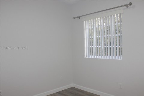 Adosado en alquiler en Lauderdale Lakes, Florida, 3 dormitorios, 136.57 m2 № 1992114 - foto 18