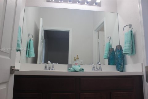 Adosado en alquiler en Lauderdale Lakes, Florida, 3 dormitorios, 136.57 m2 № 1992114 - foto 10