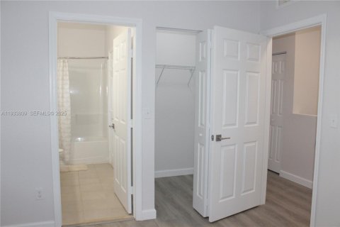 Adosado en alquiler en Lauderdale Lakes, Florida, 3 dormitorios, 136.57 m2 № 1992114 - foto 20