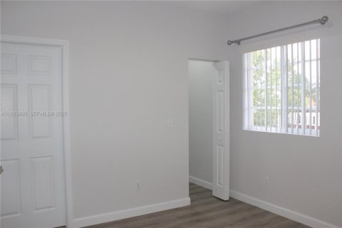 Adosado en alquiler en Lauderdale Lakes, Florida, 3 dormitorios, 136.57 m2 № 1992114 - foto 27