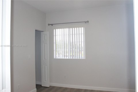 Adosado en alquiler en Lauderdale Lakes, Florida, 3 dormitorios, 136.57 m2 № 1992114 - foto 26