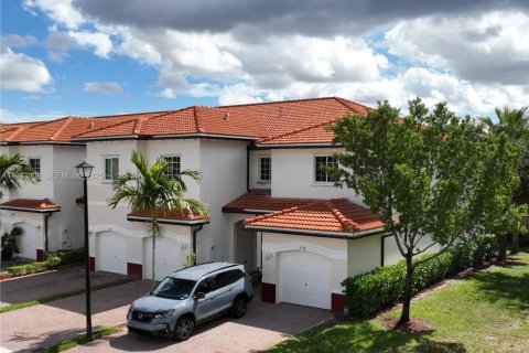 Adosado en alquiler en Lauderdale Lakes, Florida, 3 dormitorios, 136.57 m2 № 1992114 - foto 1