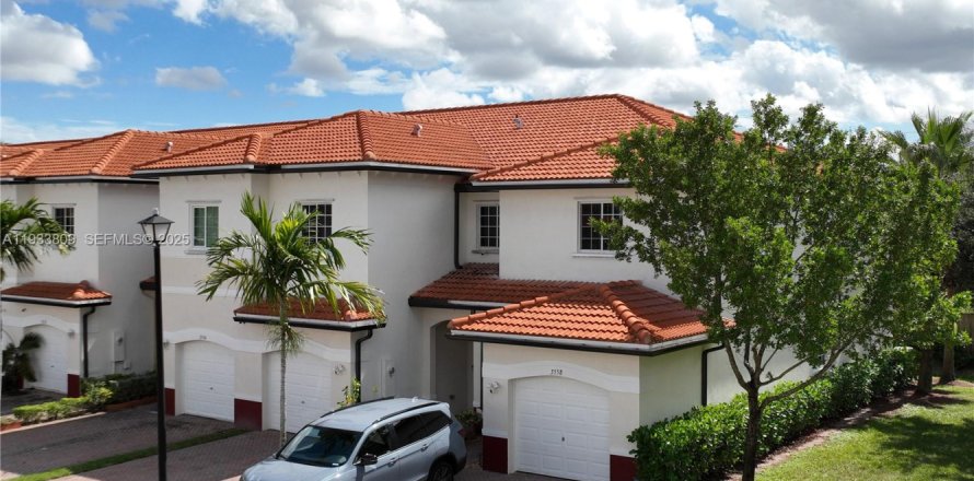 Adosado en Lauderdale Lakes, Florida 3 dormitorios, 136.57 m2 № 1992114