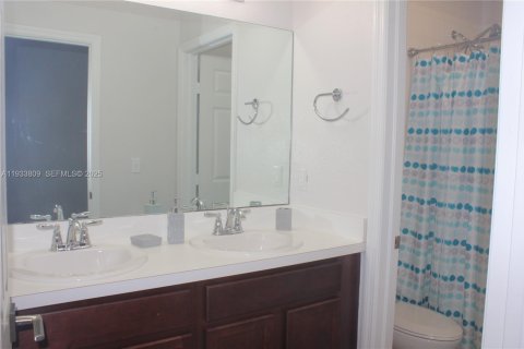 Adosado en alquiler en Lauderdale Lakes, Florida, 3 dormitorios, 136.57 m2 № 1992114 - foto 14