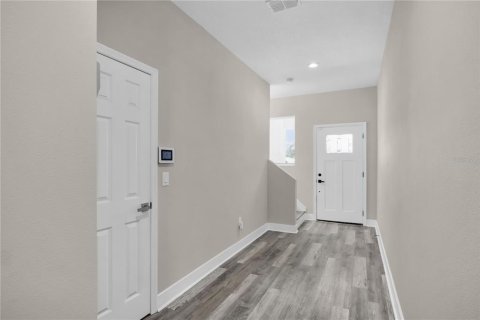 House in Tampa, Florida 4 bedrooms, 185.8 sq.m. № 2138367 - photo 4