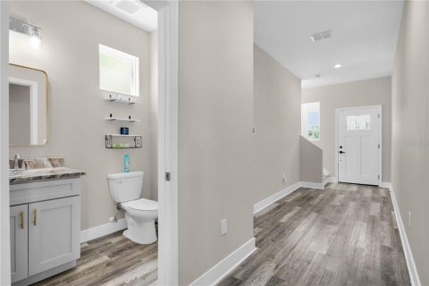 House in Tampa, Florida 4 bedrooms, 185.8 sq.m. № 2138367 - photo 5