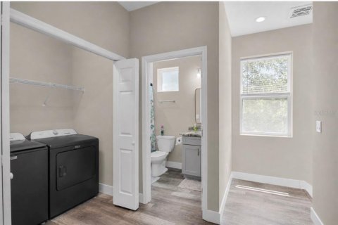 House in Tampa, Florida 4 bedrooms, 185.8 sq.m. № 2138367 - photo 13