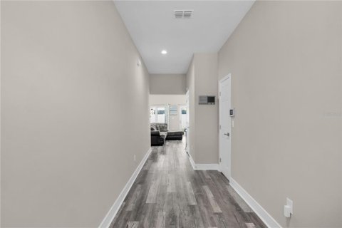 House in Tampa, Florida 4 bedrooms, 185.8 sq.m. № 2138367 - photo 3