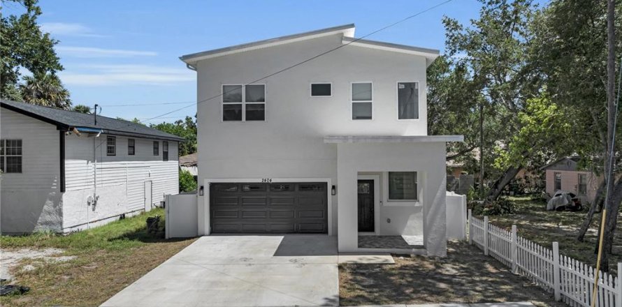 House in Tampa, Florida 4 bedrooms, 185.8 sq.m. № 2138367