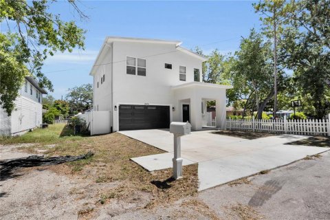 House in Tampa, Florida 4 bedrooms, 185.8 sq.m. № 2138367 - photo 2