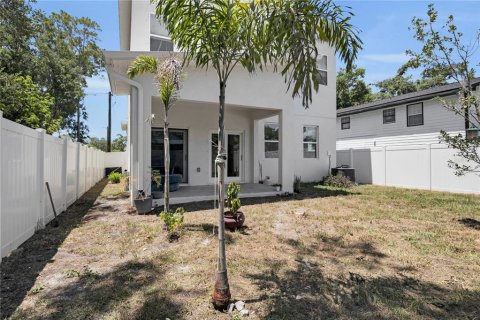 House in Tampa, Florida 4 bedrooms, 185.8 sq.m. № 2138367 - photo 25
