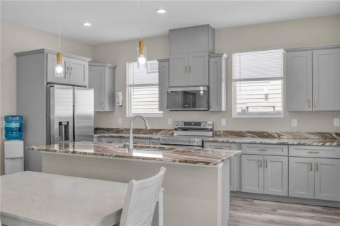 House in Tampa, Florida 4 bedrooms, 185.8 sq.m. № 2138367 - photo 8