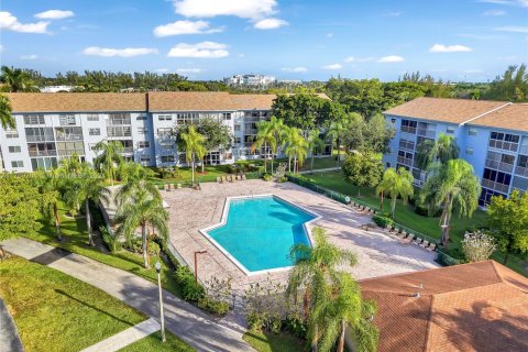Condo in Pembroke Pines, Florida, 2 bedrooms  № 1462377 - photo 9