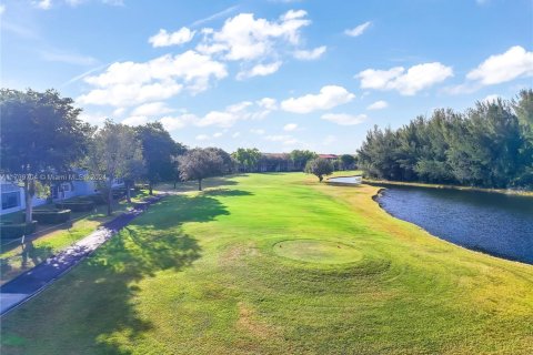 Condo in Pembroke Pines, Florida, 2 bedrooms  № 1462377 - photo 6