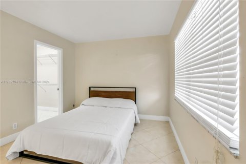 Condo in Pembroke Pines, Florida, 2 bedrooms  № 1462377 - photo 16
