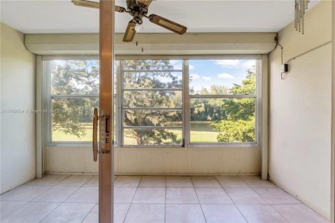 Condo in Pembroke Pines, Florida, 2 bedrooms  № 1462377 - photo 22