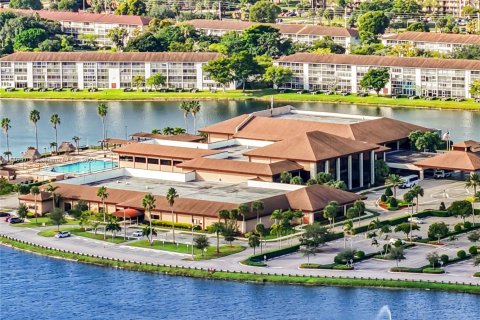 Condo in Pembroke Pines, Florida, 2 bedrooms  № 1462377 - photo 10