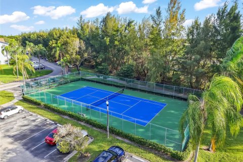 Condo in Pembroke Pines, Florida, 2 bedrooms  № 1462377 - photo 8