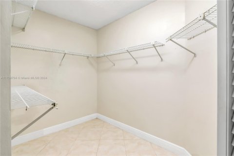 Condo in Pembroke Pines, Florida, 2 bedrooms  № 1462377 - photo 29