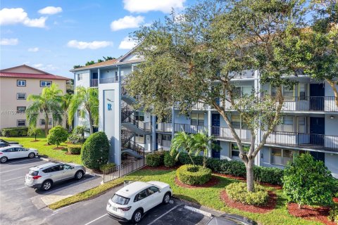 Condo in Pembroke Pines, Florida, 2 bedrooms  № 1462377 - photo 2