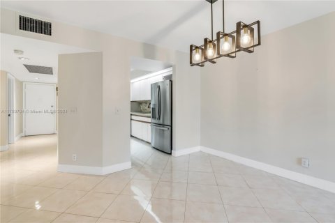 Condo in Pembroke Pines, Florida, 2 bedrooms  № 1462377 - photo 20