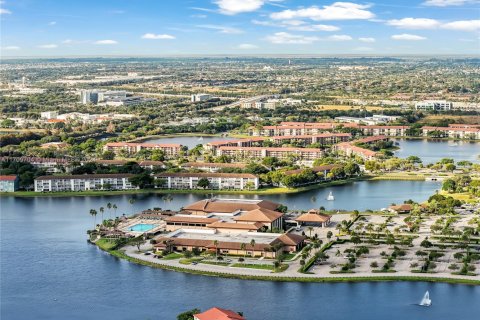 Condo in Pembroke Pines, Florida, 2 bedrooms  № 1462377 - photo 11