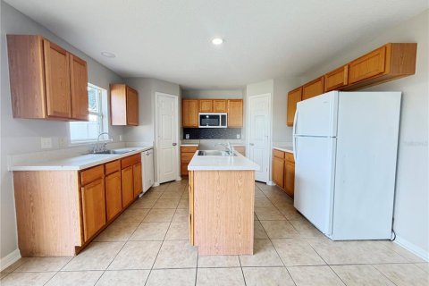 House in Leesburg, Florida 4 bedrooms, 272.76 sq.m. № 2197743 - photo 8