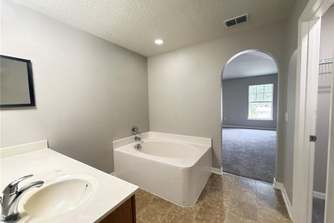 House in Leesburg, Florida 4 bedrooms, 272.76 sq.m. № 2197743 - photo 19