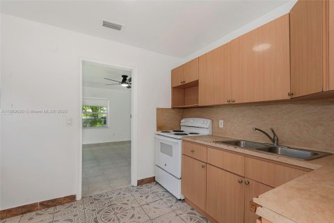 Villa ou maison à vendre à North Miami, Floride: 2 chambres, 69.68 m2 № 1938740 - photo 10