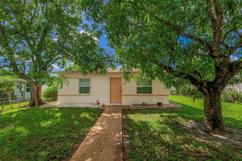 Villa ou maison à vendre à North Miami, Floride: 2 chambres, 69.68 m2 № 1938740 - photo 1