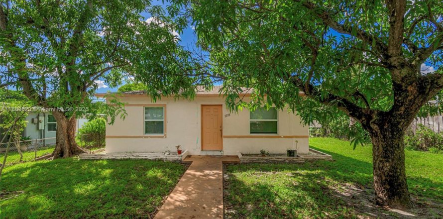 Villa ou maison à North Miami, Floride 2 chambres, 69.68 m2 № 1938740
