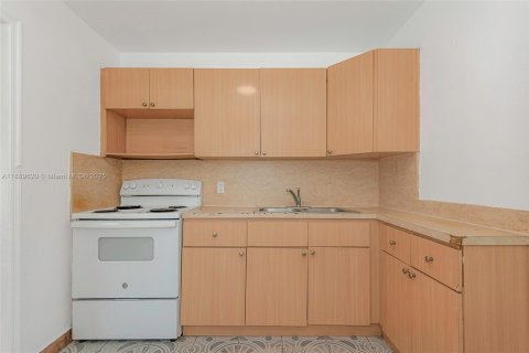 Villa ou maison à vendre à North Miami, Floride: 2 chambres, 69.68 m2 № 1938740 - photo 13