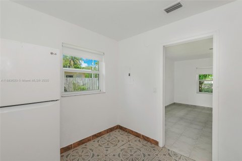 Villa ou maison à vendre à North Miami, Floride: 2 chambres, 69.68 m2 № 1938740 - photo 11