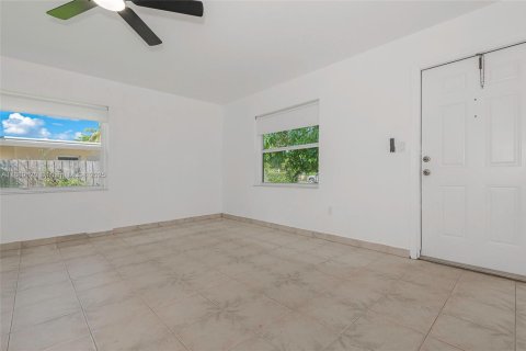 Villa ou maison à vendre à North Miami, Floride: 2 chambres, 69.68 m2 № 1938740 - photo 7