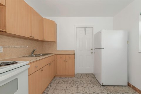 Villa ou maison à vendre à North Miami, Floride: 2 chambres, 69.68 m2 № 1938740 - photo 8