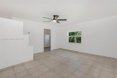 Villa ou maison à vendre à North Miami, Floride: 2 chambres, 69.68 m2 № 1938740 - photo 3