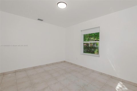 Villa ou maison à vendre à North Miami, Floride: 2 chambres, 69.68 m2 № 1938740 - photo 15