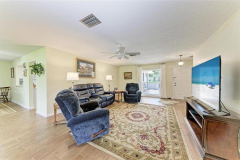 House in Sarasota, Florida 2 bedrooms, 163.14 sq.m. № 2213133 - photo 9