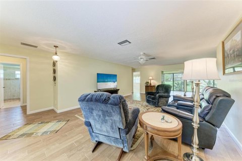 House in Sarasota, Florida 2 bedrooms, 163.14 sq.m. № 2213133 - photo 8