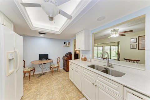 House in Sarasota, Florida 2 bedrooms, 163.14 sq.m. № 2213133 - photo 14