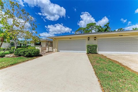 House in Sarasota, Florida 2 bedrooms, 163.14 sq.m. № 2213133 - photo 2