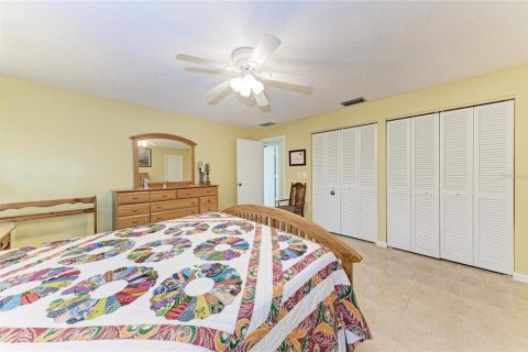 House in Sarasota, Florida 2 bedrooms, 163.14 sq.m. № 2213133 - photo 21