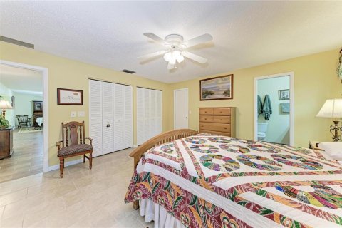 House in Sarasota, Florida 2 bedrooms, 163.14 sq.m. № 2213133 - photo 19